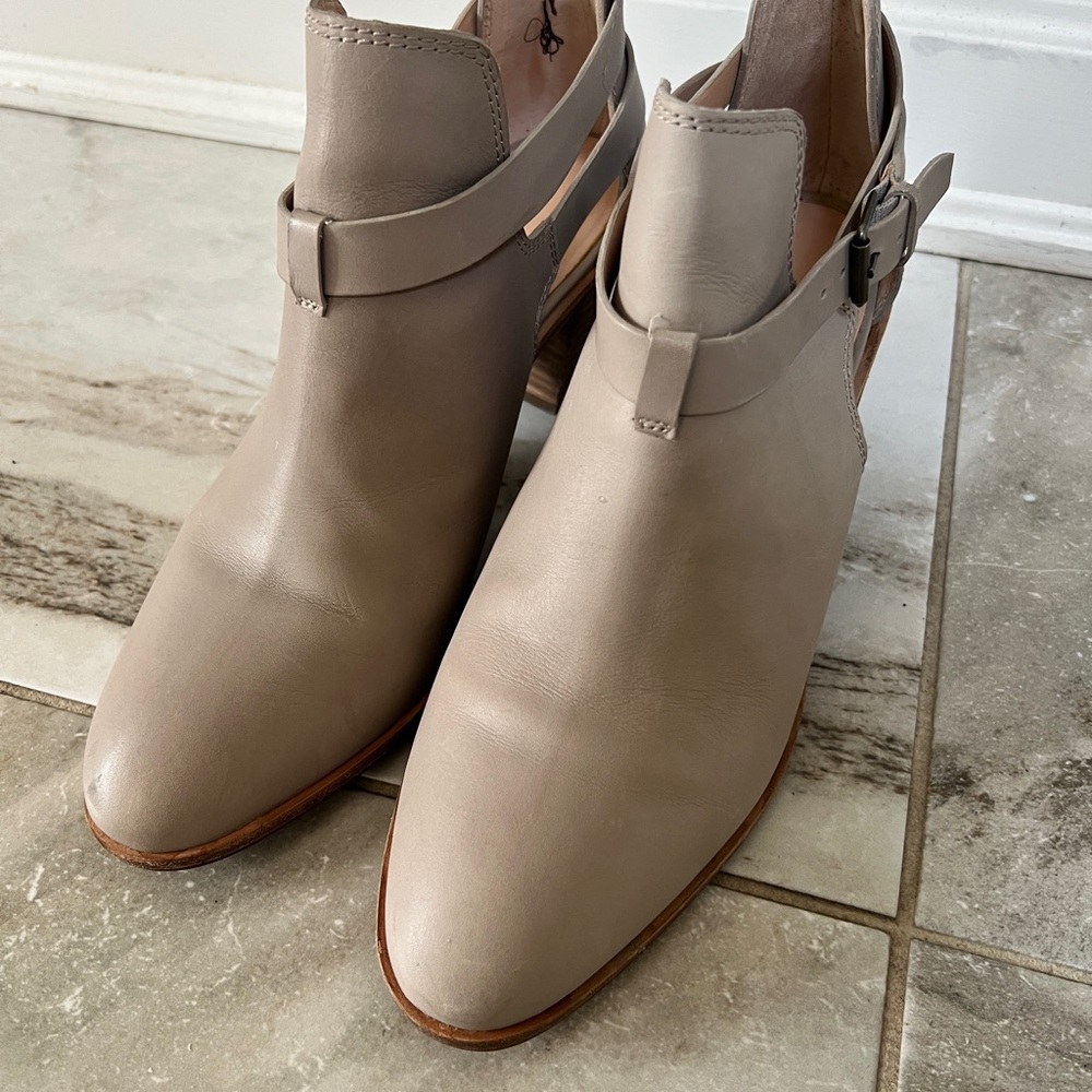 Bass & co. Sylvia Grey Leather Buckle Womens Ankle Booties Size 8. - Picture 2 of 12